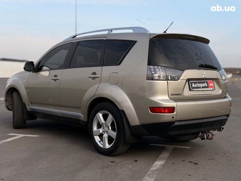 Mitsubishi Outlander XL 2008 бежевый - фото 7