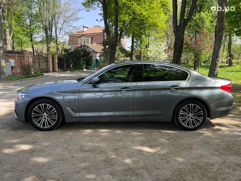 BMW 5 серия 2018 серый - фото 13