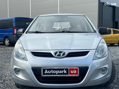 Hyundai i20 2011 серый - фото 2
