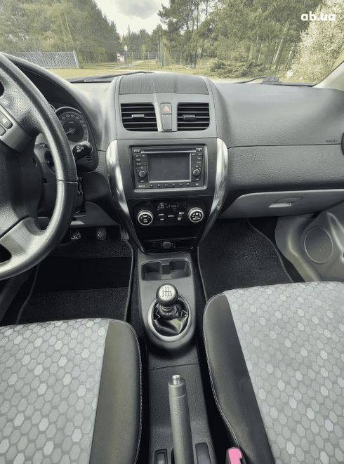 Suzuki SX4 2013 серебристый - фото 9