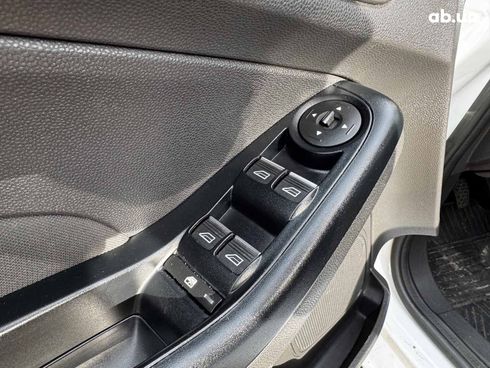 Ford Fiesta 2017 белый - фото 11