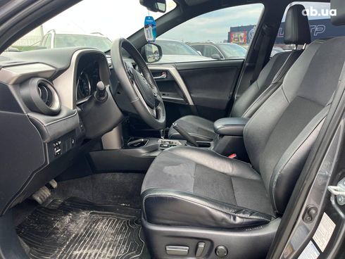 Toyota RAV4 2017 серый - фото 31