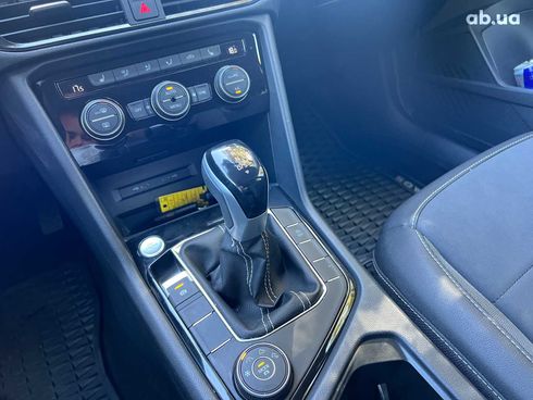 Volkswagen Taos 2023 синий - фото 22