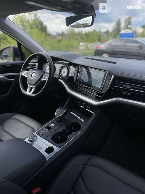 Volkswagen Touareg 2019 - фото 25