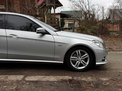 Mercedes-Benz E-Класс 2013 серый - фото 4
