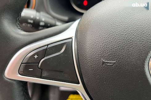Renault Sandero 2017 - фото 11