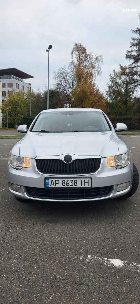 Skoda Superb 2012 серебристый - фото 13