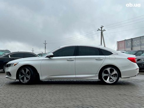 Honda Accord 2018 белый - фото 4