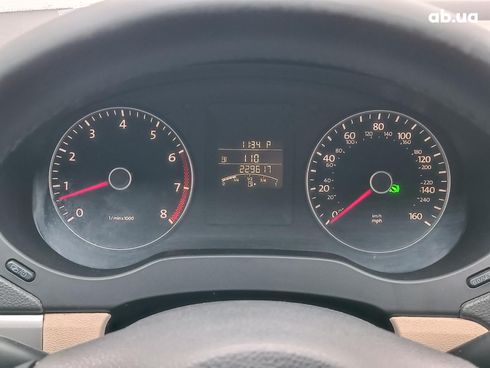 Volkswagen Jetta 2012 бежевый - фото 26