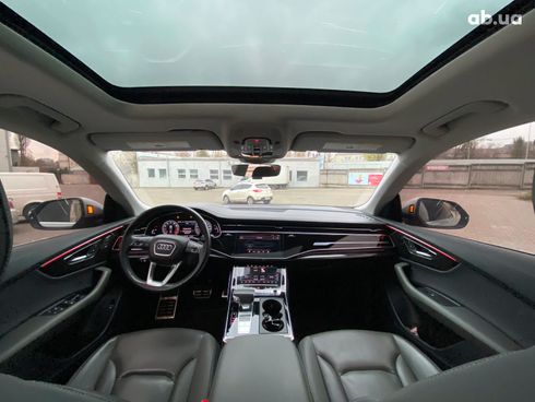 Audi Q8 2019 серый - фото 27