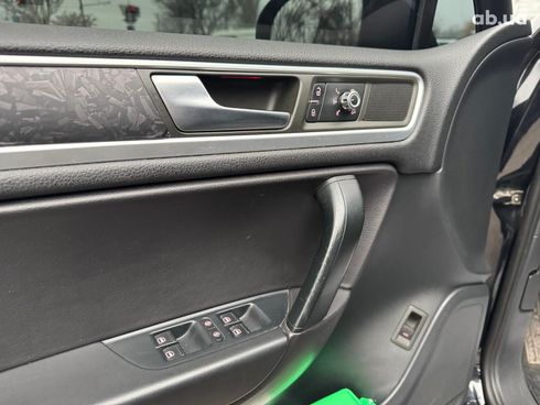 Volkswagen Touareg 2012 черный - фото 20