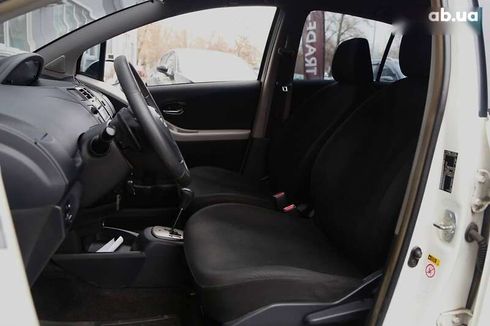Toyota Yaris 2011 - фото 8