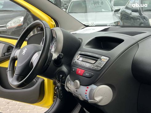 Peugeot 107 2012 желтый - фото 28