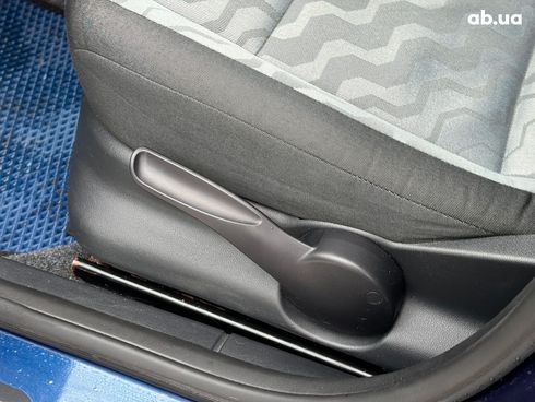 Skoda Fabia 2009 синий - фото 17