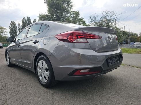 Hyundai Elantra 2019 серый - фото 7