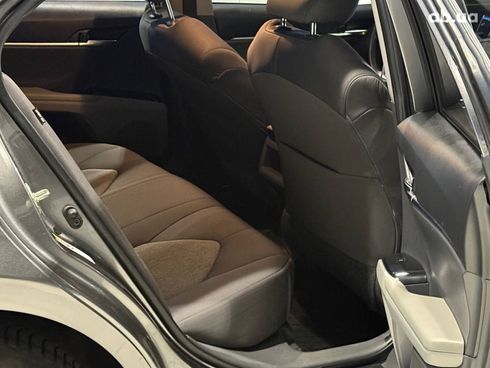 Toyota Camry 2018 серый - фото 19