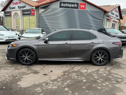 Toyota Camry 2022 серый - фото 10
