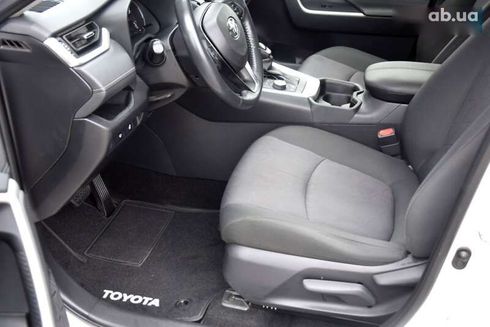 Toyota RAV4 2020 - фото 18