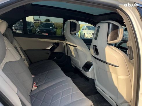 BMW i7 2023 белый - фото 19
