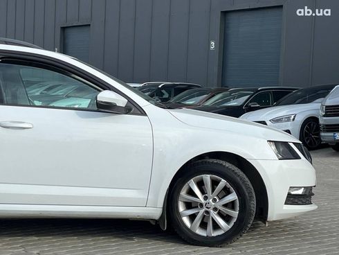 Skoda Octavia 2017 белый - фото 4