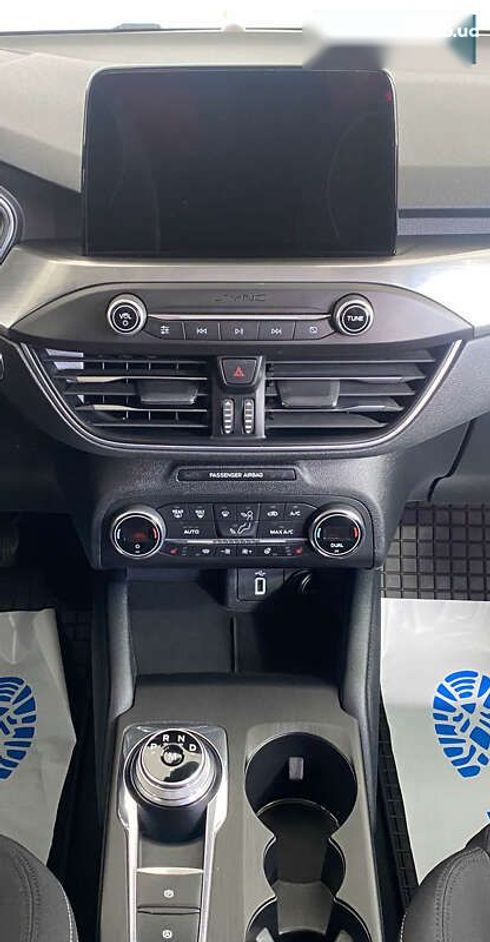 Ford Focus 2018 - фото 19