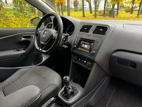 Volkswagen Polo 2015 белый - фото 31