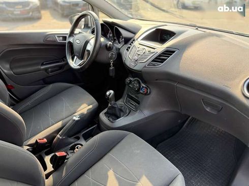 Ford Fiesta 2016 - фото 30
