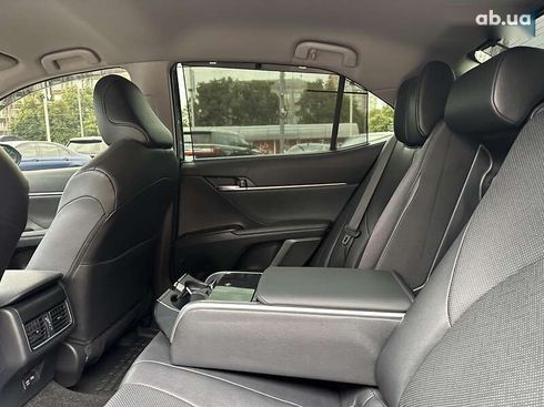 Toyota Camry 2021 - фото 16