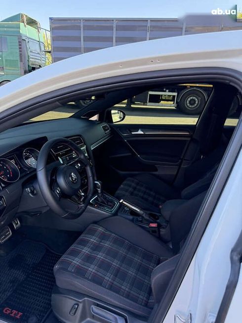 Volkswagen Golf GTI 2020 - фото 18