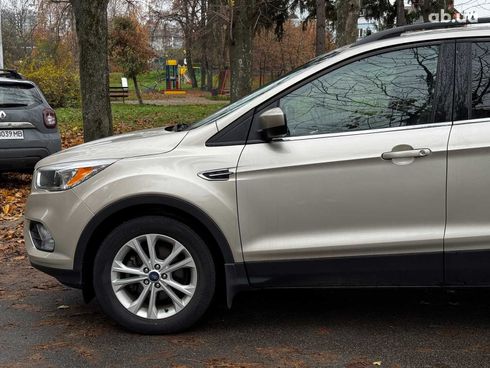 Ford Escape 2018 бежевый - фото 11