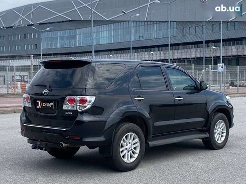 Toyota Fortuner 2013 - фото 4