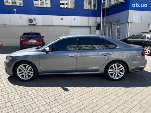 Volkswagen Passat 2018 серый - фото 17