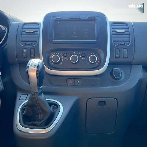 Renault Trafic 2021 - фото 24