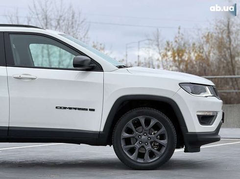 Jeep Compass 2021 - фото 12