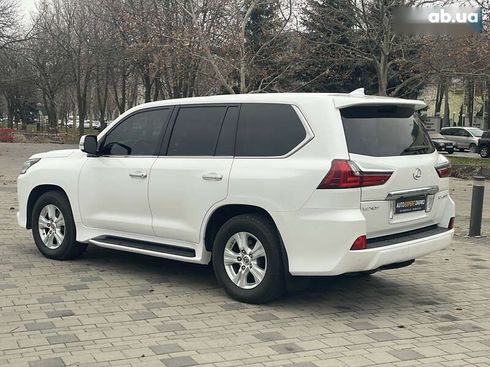 Lexus LX 2017 - фото 12