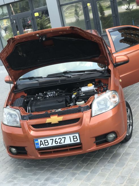 Chevrolet Aveo 2008 оранжевый - фото 9