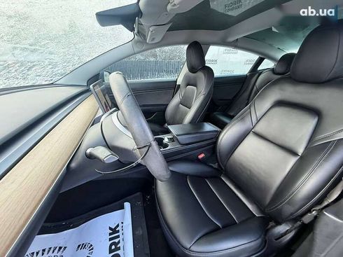 Tesla Model 3 2021 - фото 14