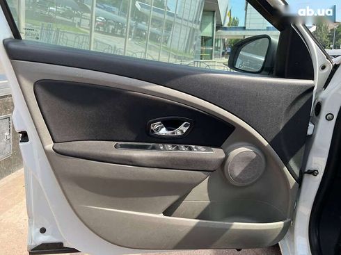 Renault Fluence 2012 - фото 13
