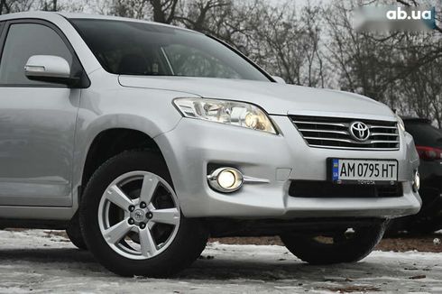 Toyota RAV4 2010 - фото 3