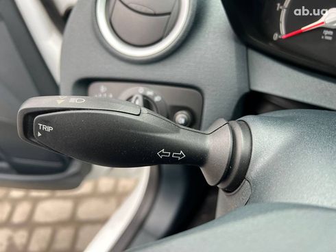 Ford Fiesta 2012 белый - фото 26