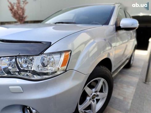 Mitsubishi Outlander 2011 - фото 2
