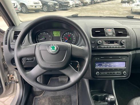 Skoda Fabia 2010 серый - фото 46