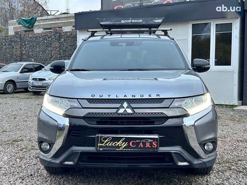 Mitsubishi Outlander 2020 - фото 2