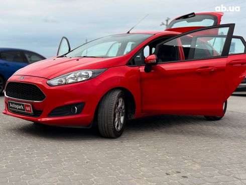 Ford Fiesta 2016 красный - фото 28