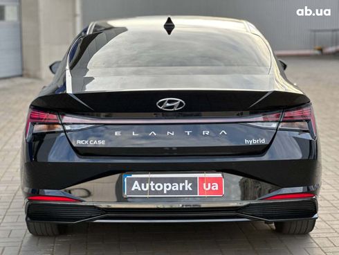 Hyundai Elantra 2022 черный - фото 8