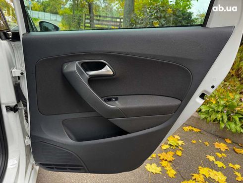 Volkswagen Polo 2015 белый - фото 26