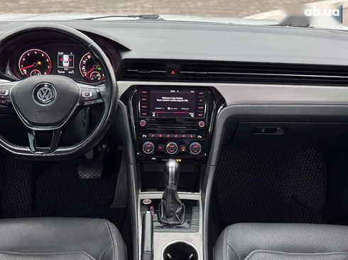 Volkswagen Passat 2019 - фото 24