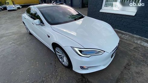 Tesla Model S 2019 - фото 19