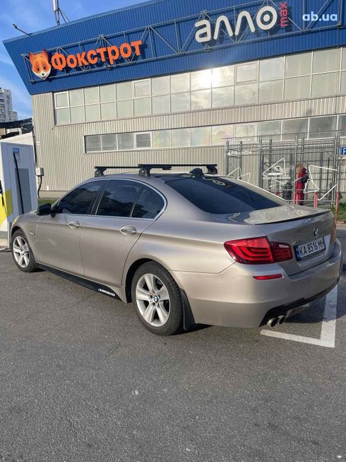 BMW 5 серия 2012 бежевый - фото 2