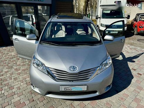 Toyota Sienna 2015 - фото 3